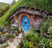Auckland – Hobbiton Movie Set – Waitomo Glowworm Caves – Rotorua (By Coach)
